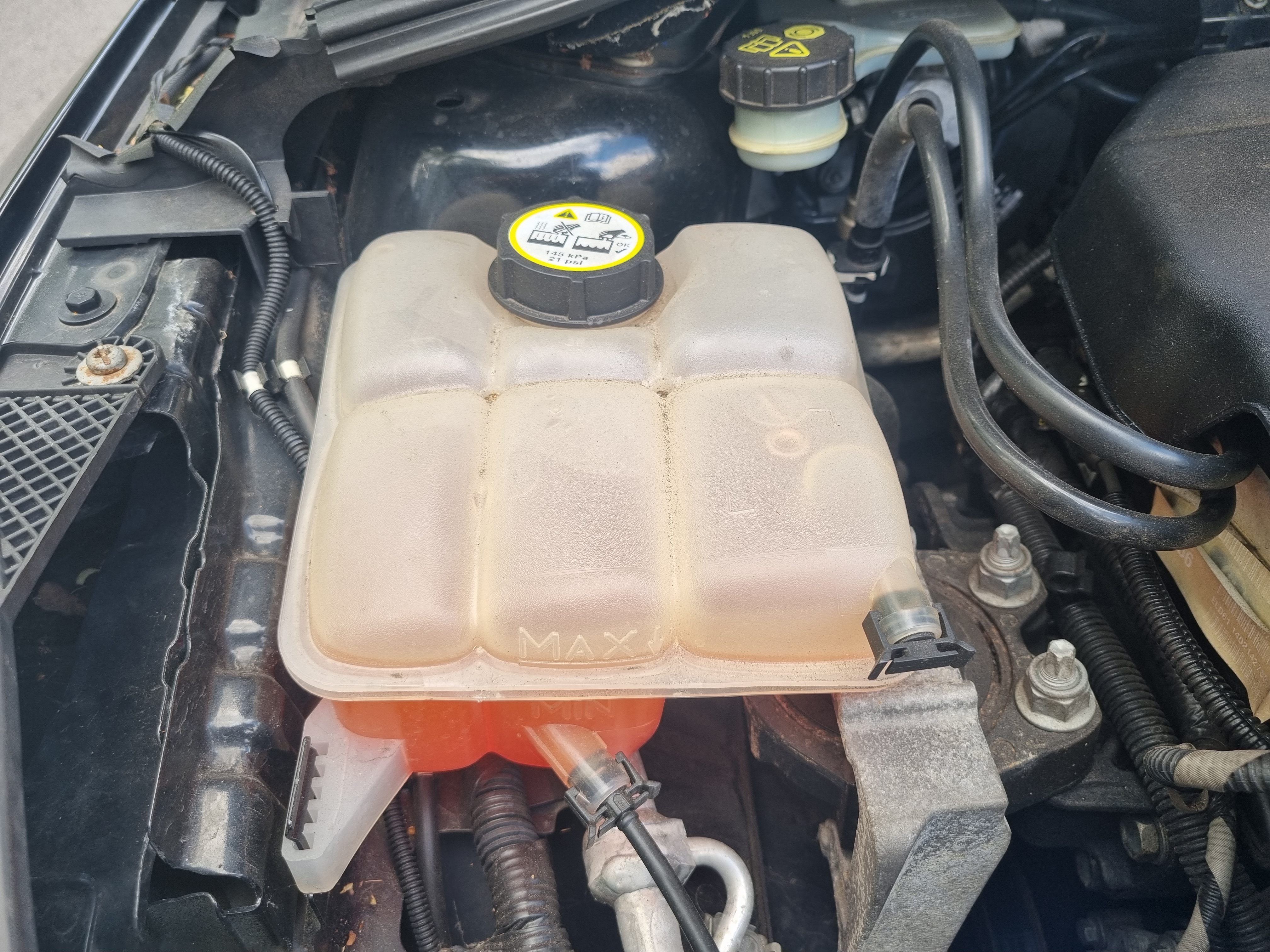 Coolant expansion tank